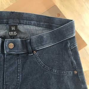 Hue Dark Denim Capri Leggings